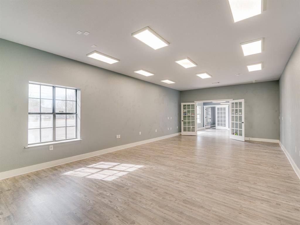 525 E Main St, Midlothian, TX 76065